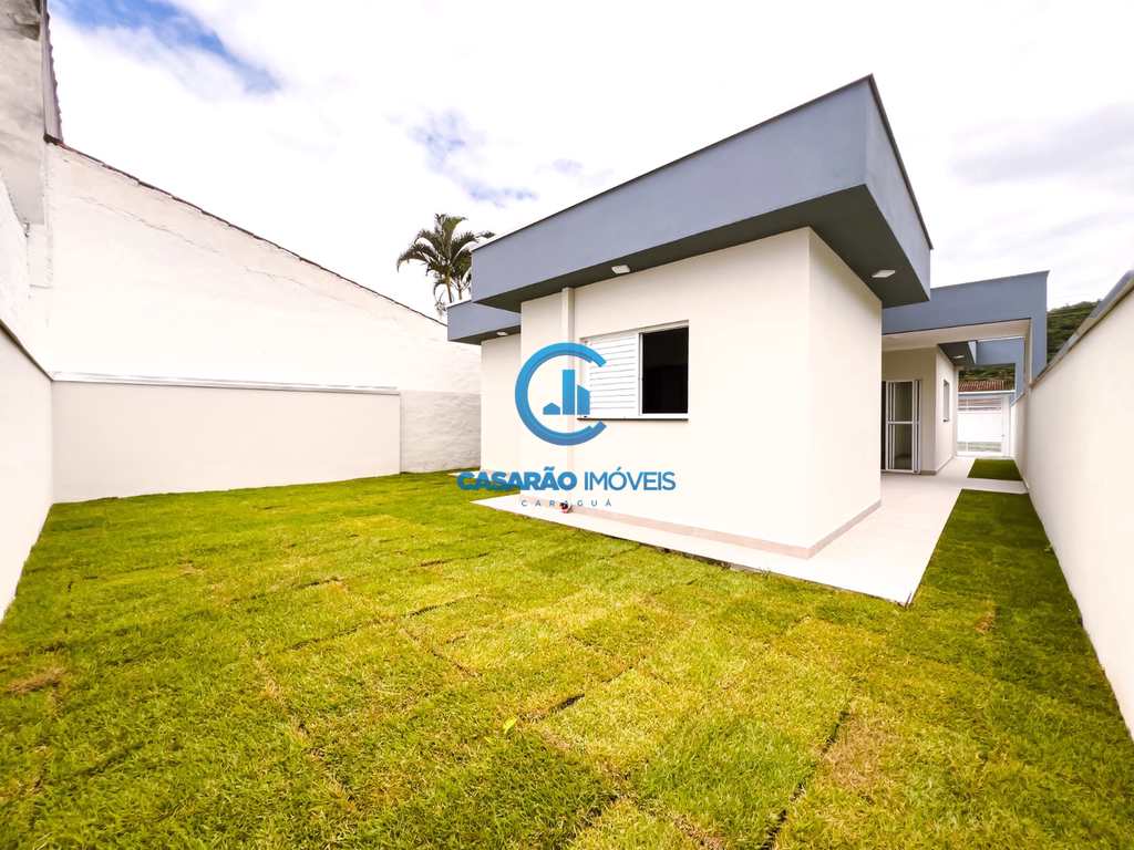 Casa em Caraguatatuba, no bairro Massaguaçu