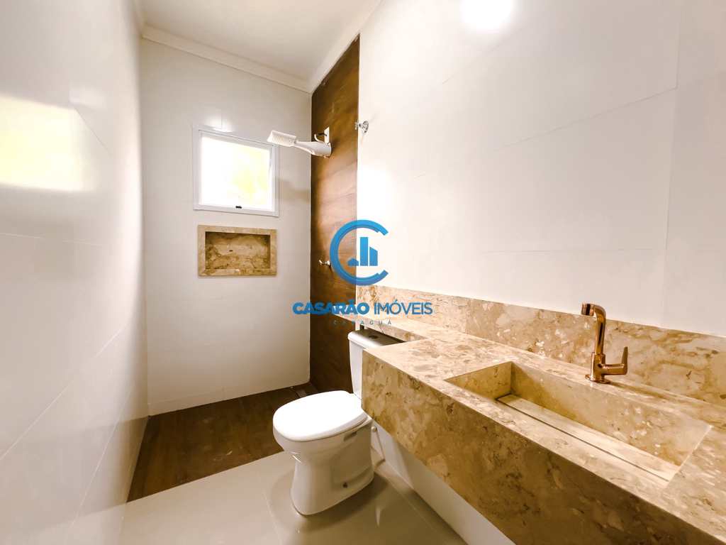 Casa em Caraguatatuba, no bairro Massaguaçu