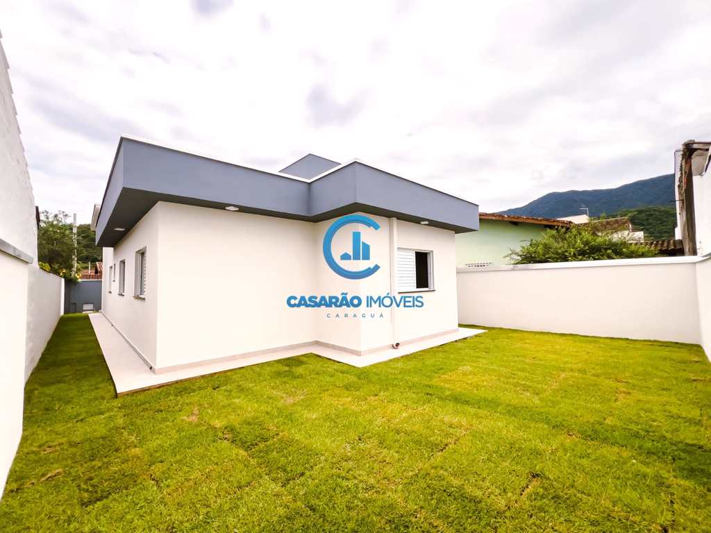 Casa em Caraguatatuba, no bairro Massaguaçu