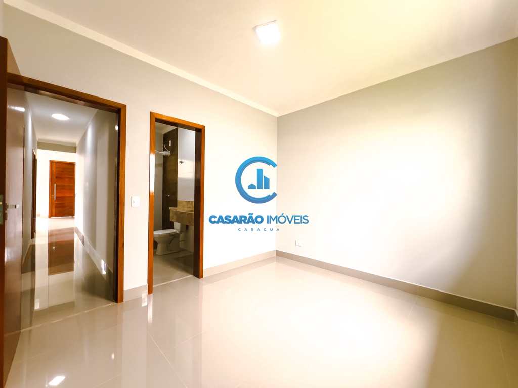 Casa em Caraguatatuba, no bairro Massaguaçu