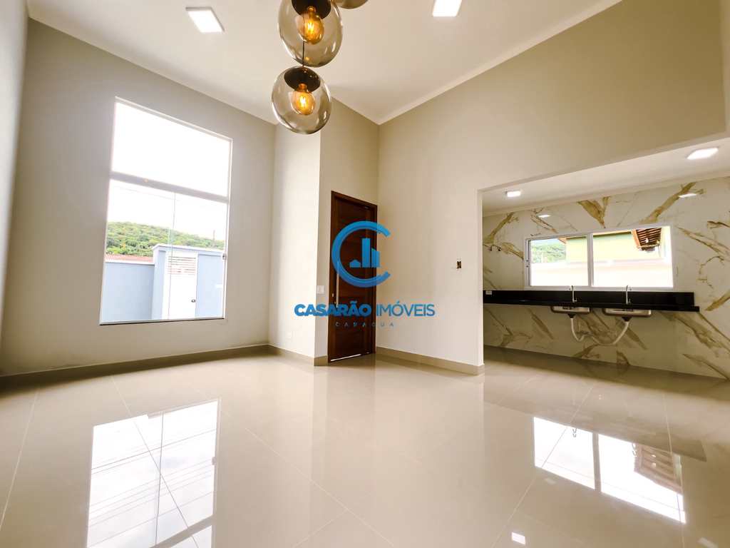 Casa em Caraguatatuba, no bairro Massaguaçu