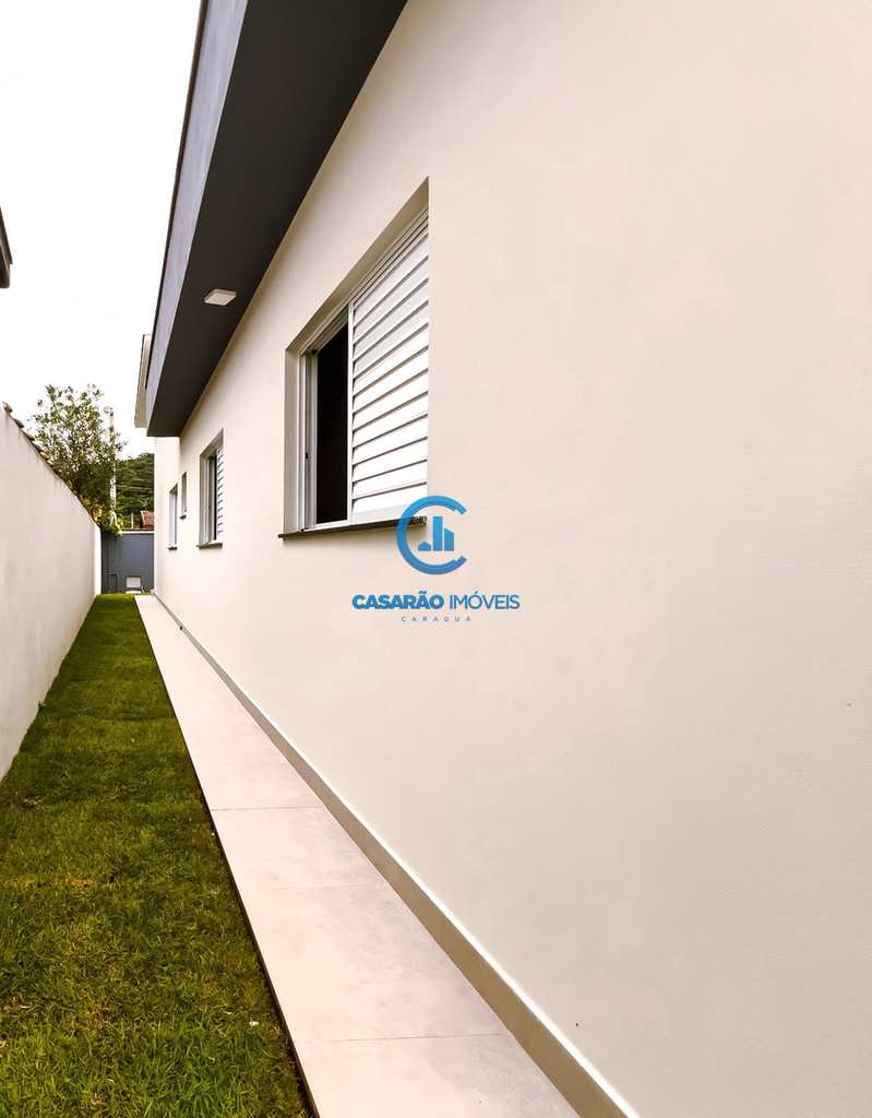 Casa em Caraguatatuba, no bairro Massaguaçu
