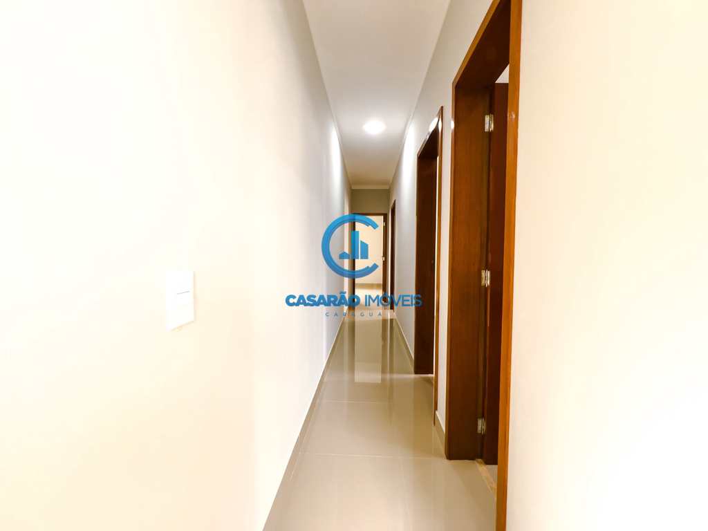 Casa em Caraguatatuba, no bairro Massaguaçu