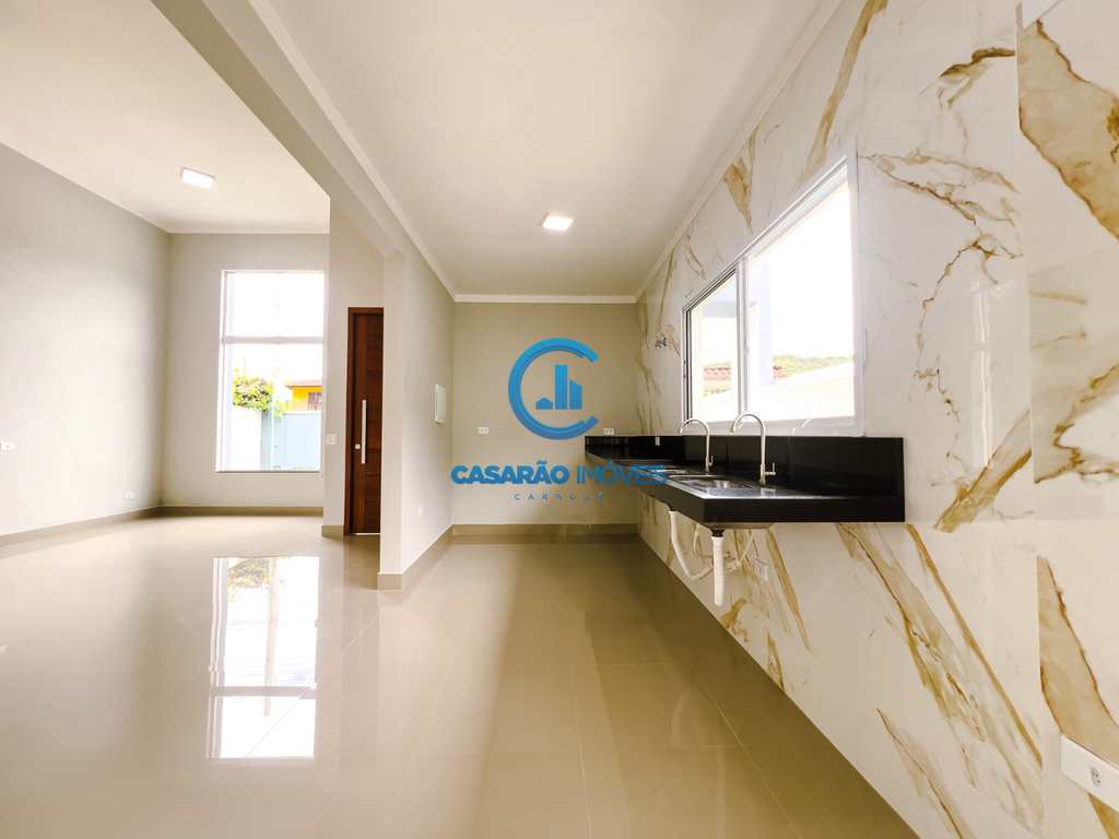 Casa em Caraguatatuba, no bairro Massaguaçu