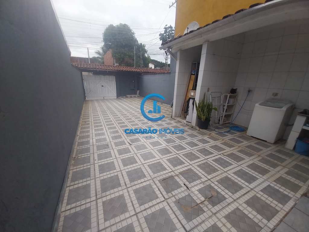 Sobrado em Caraguatatuba, no bairro Rio do Ouro