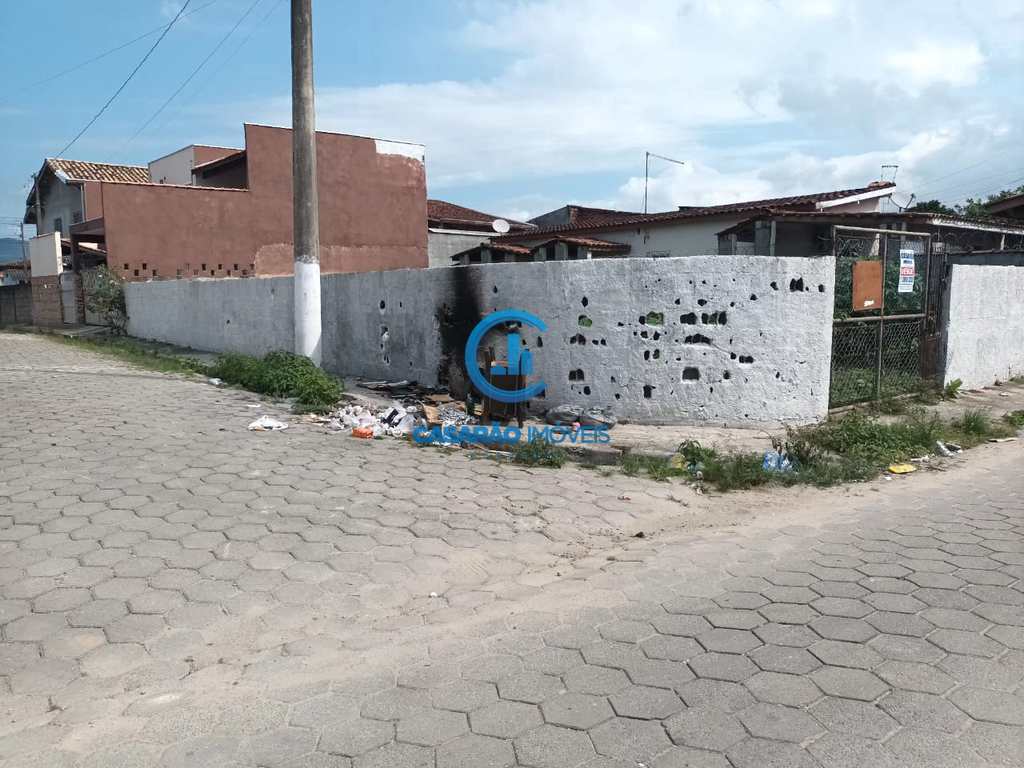 Terreno em Caraguatatuba, no bairro Praia das Palmeiras