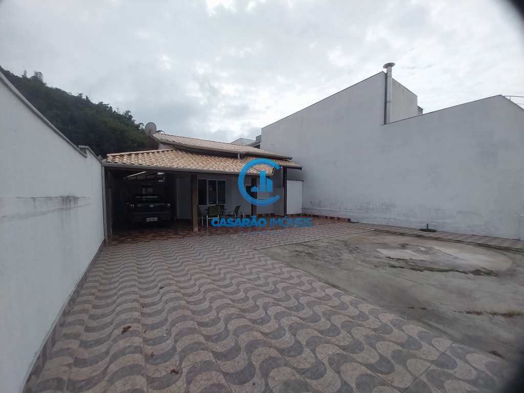 Casa em Caraguatatuba, no bairro Prainha