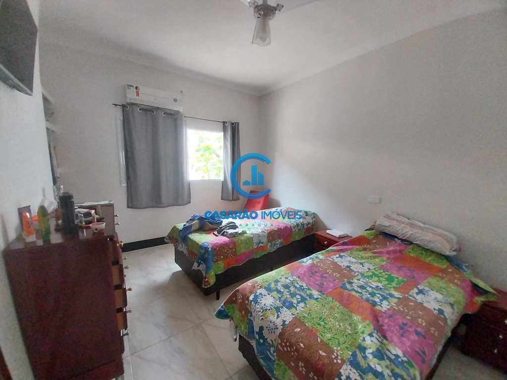 Casa em Caraguatatuba, no bairro Prainha