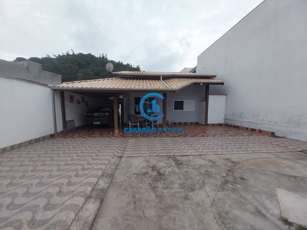 Casa em Caraguatatuba, no bairro Prainha