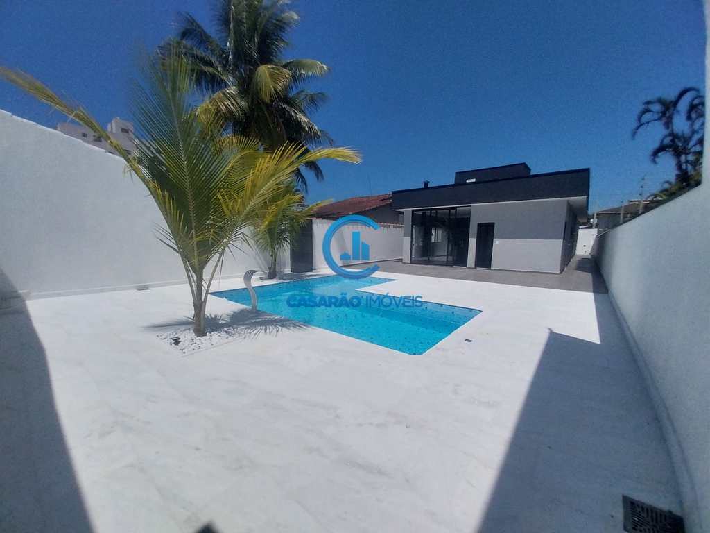 Casa em Caraguatatuba, no bairro Martim de Sá