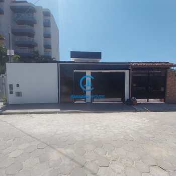 Casa em Caraguatatuba, bairro Martim de Sá