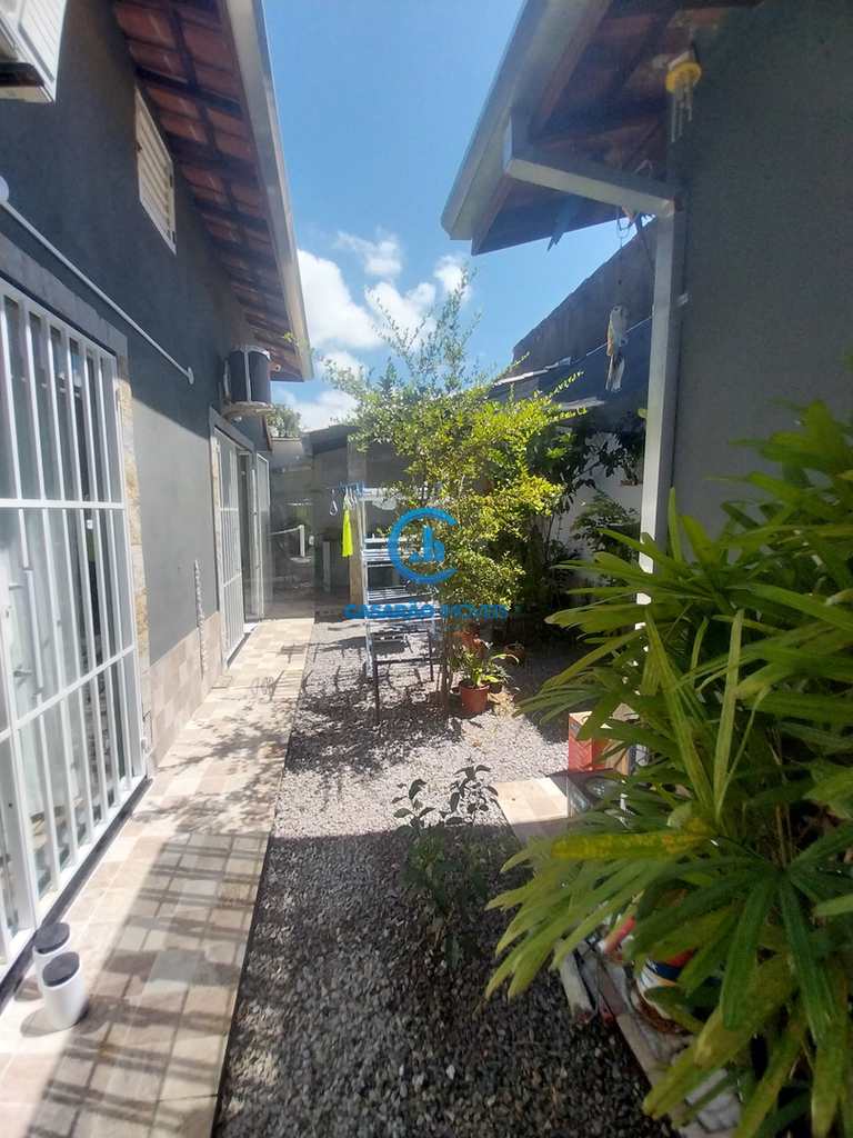 Casa em Caraguatatuba, no bairro Martim de Sá