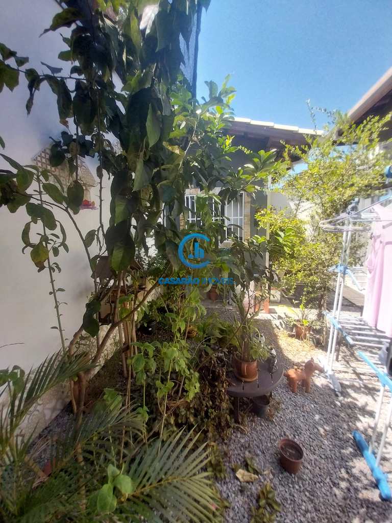 Casa em Caraguatatuba, no bairro Martim de Sá