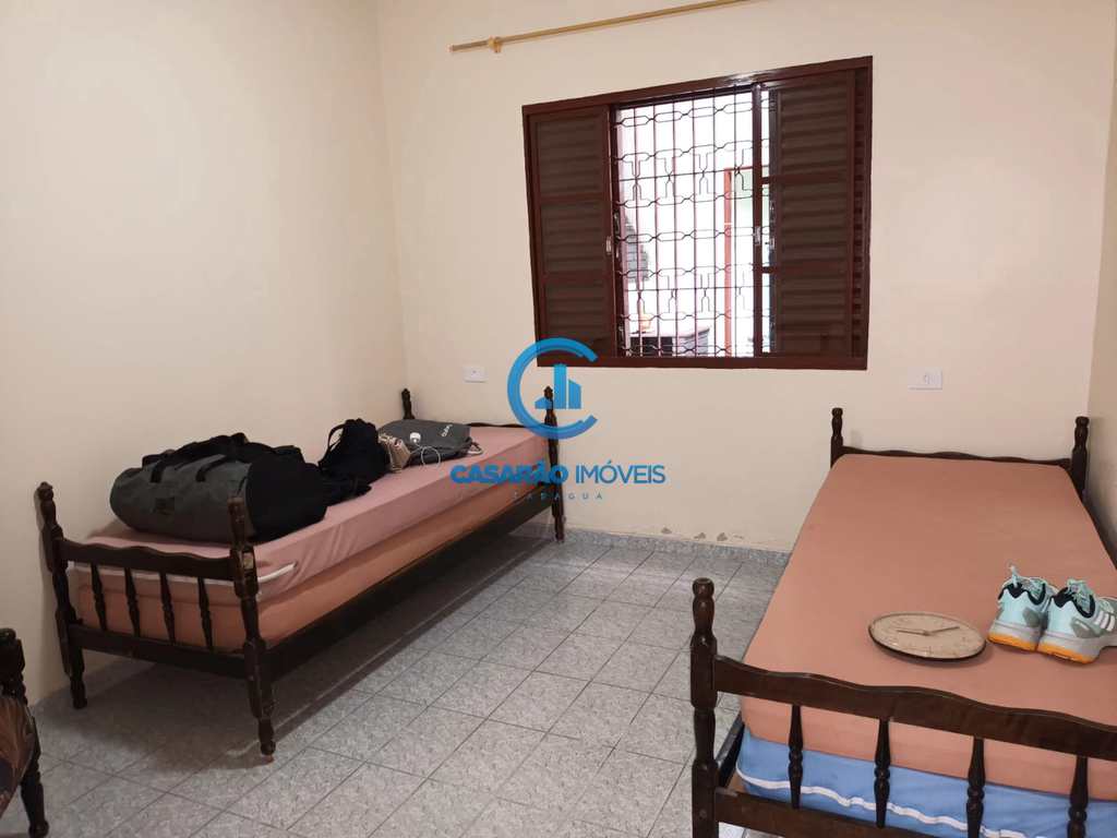 Casa em Caraguatatuba, no bairro Indaiá