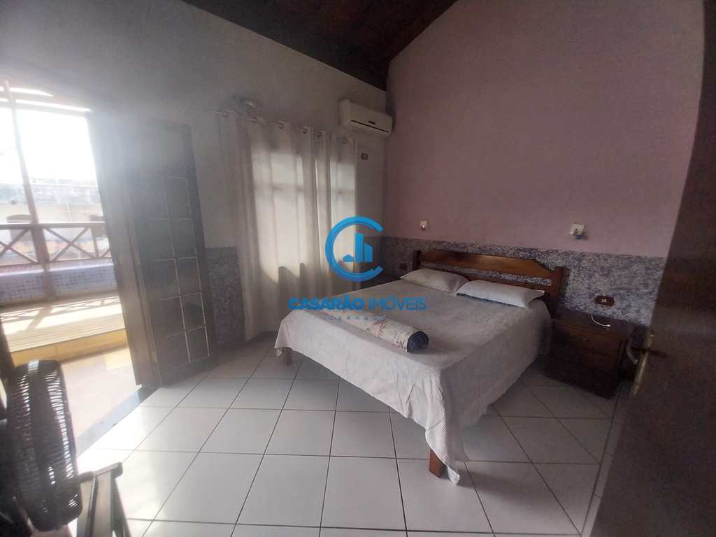 Casa em Caraguatatuba, no bairro Massaguaçu