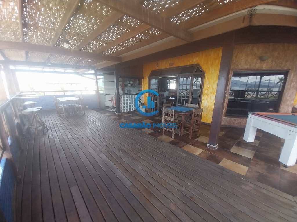 Casa em Caraguatatuba, no bairro Massaguaçu