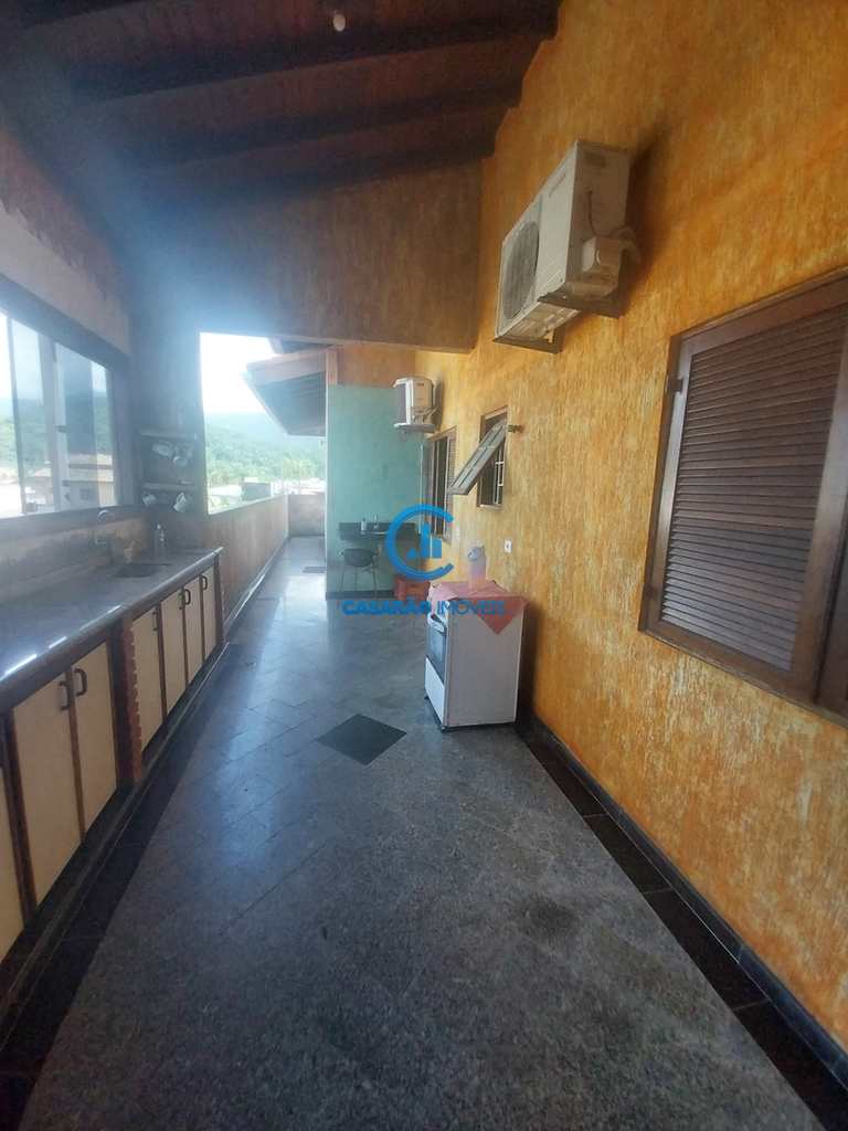 Casa em Caraguatatuba, no bairro Massaguaçu