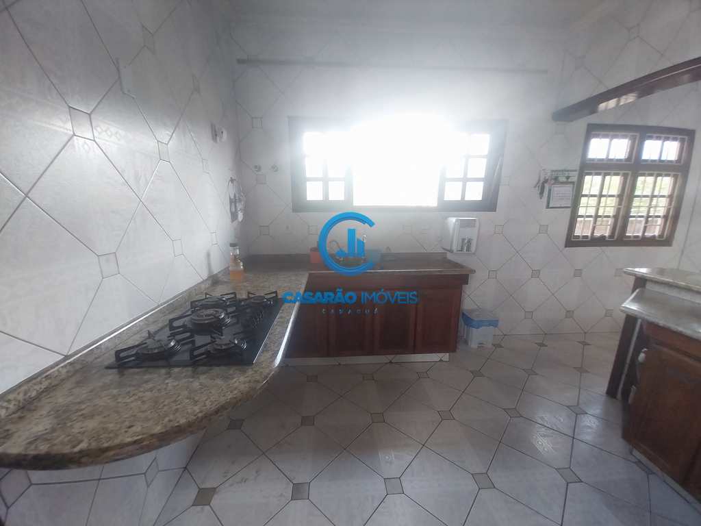 Casa em Caraguatatuba, no bairro Massaguaçu