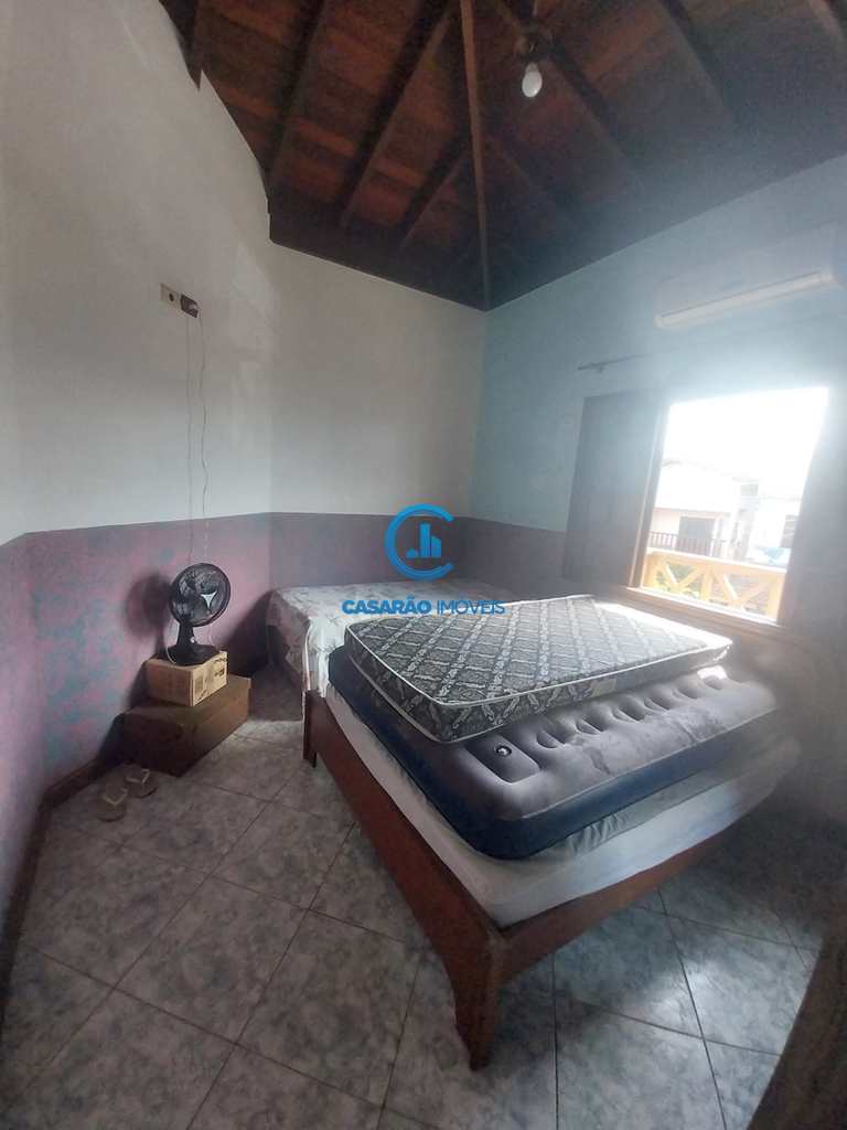 Casa em Caraguatatuba, no bairro Massaguaçu