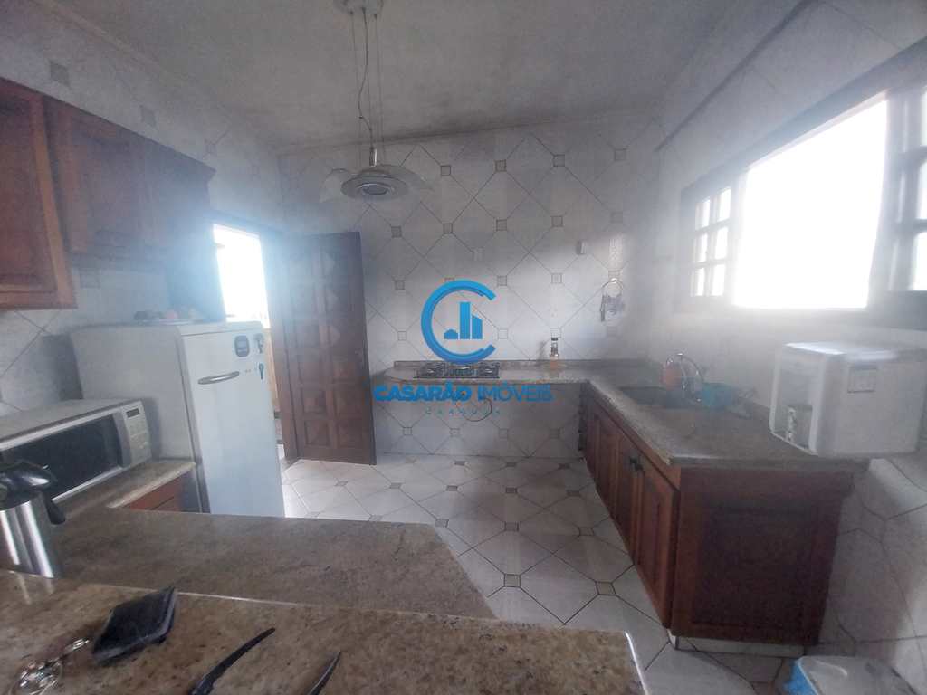 Casa em Caraguatatuba, no bairro Massaguaçu