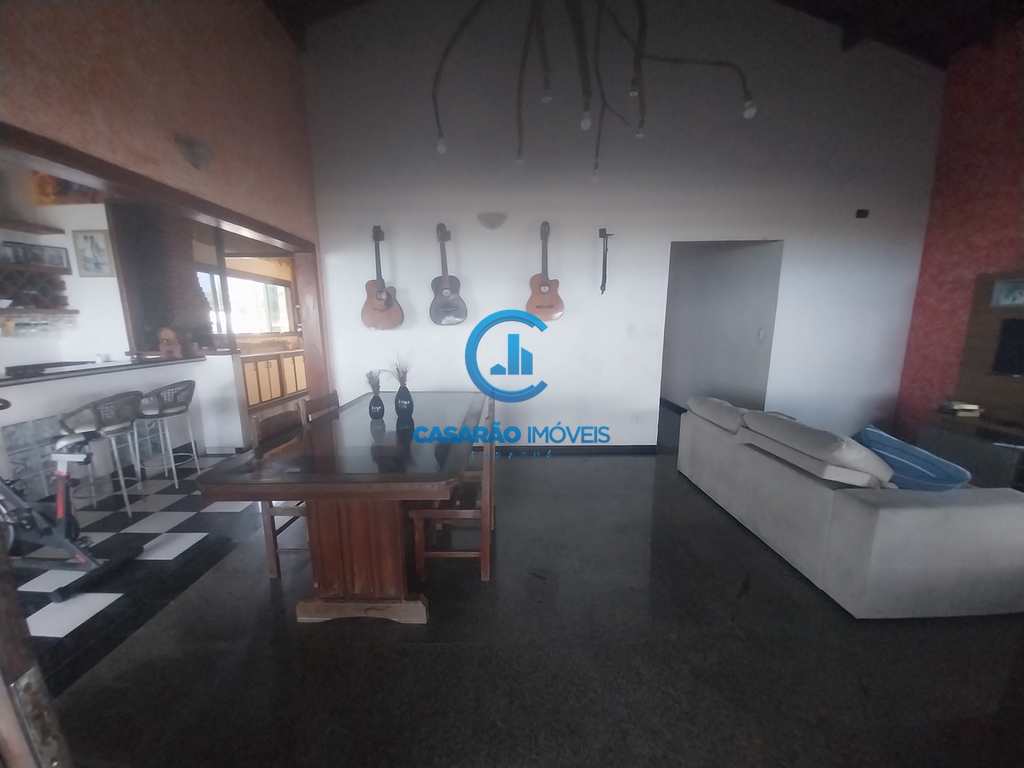 Casa em Caraguatatuba, no bairro Massaguaçu