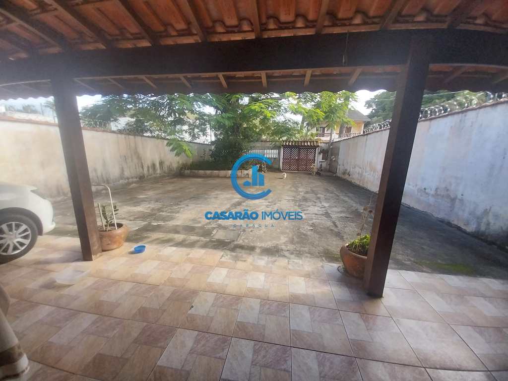 Casa em Caraguatatuba, no bairro Prainha