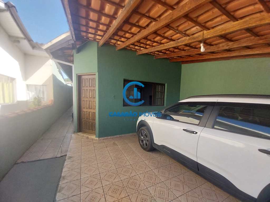 Casa em Caraguatatuba, no bairro Getuba