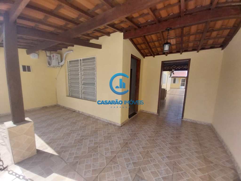Casa em Caraguatatuba, no bairro Jardim Primavera
