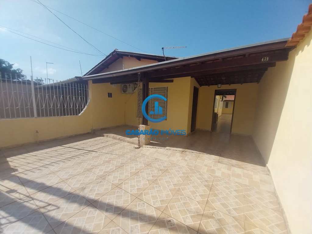 Casa em Caraguatatuba, no bairro Jardim Primavera