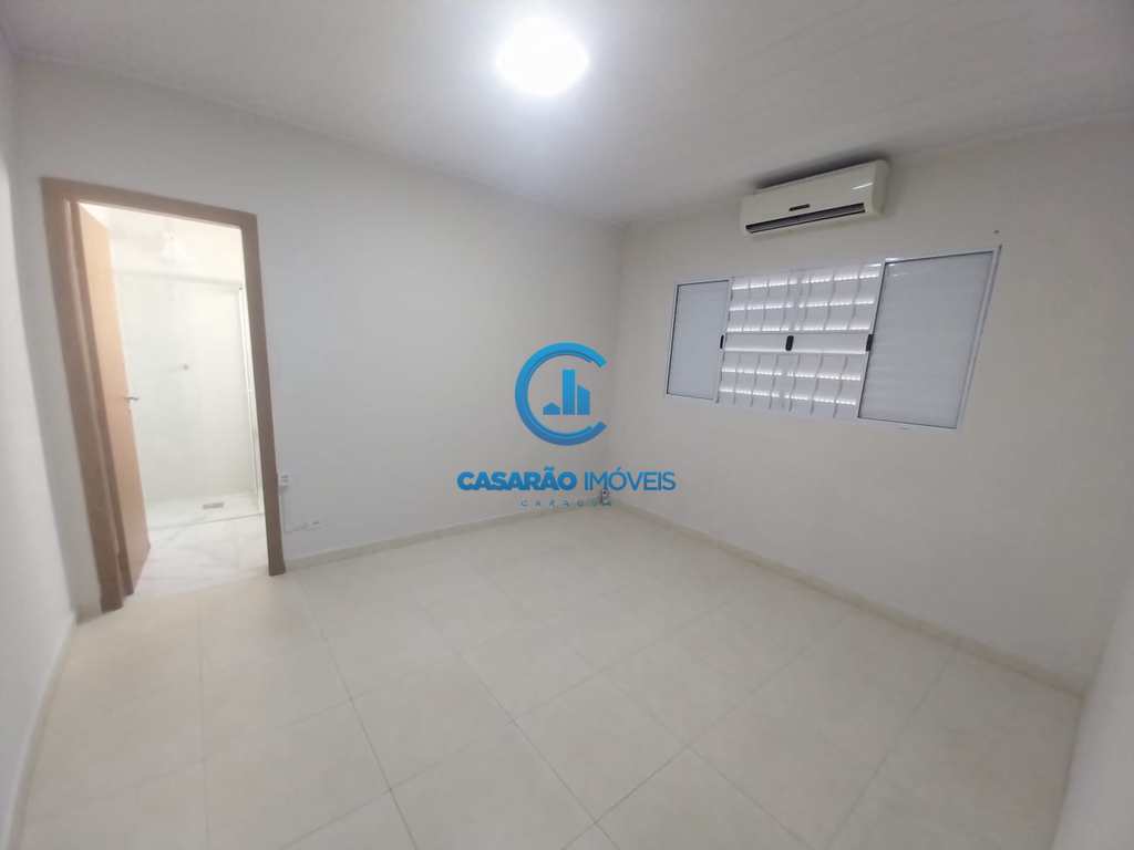Casa em Caraguatatuba, no bairro Jardim Primavera