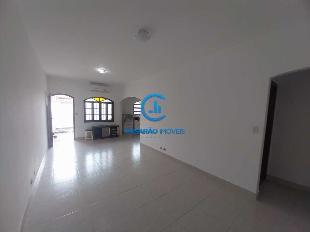 Casa em Caraguatatuba, no bairro Martim de Sá