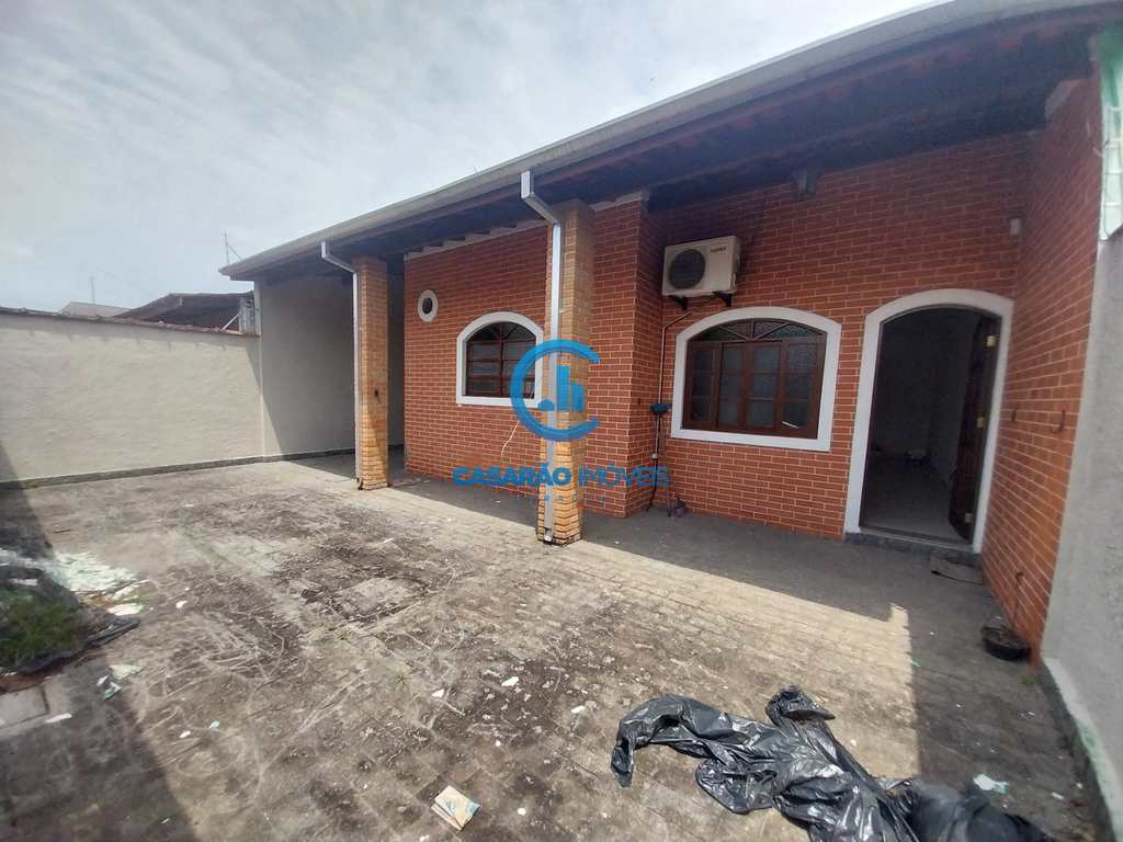 Casa em Caraguatatuba, no bairro Martim de Sá