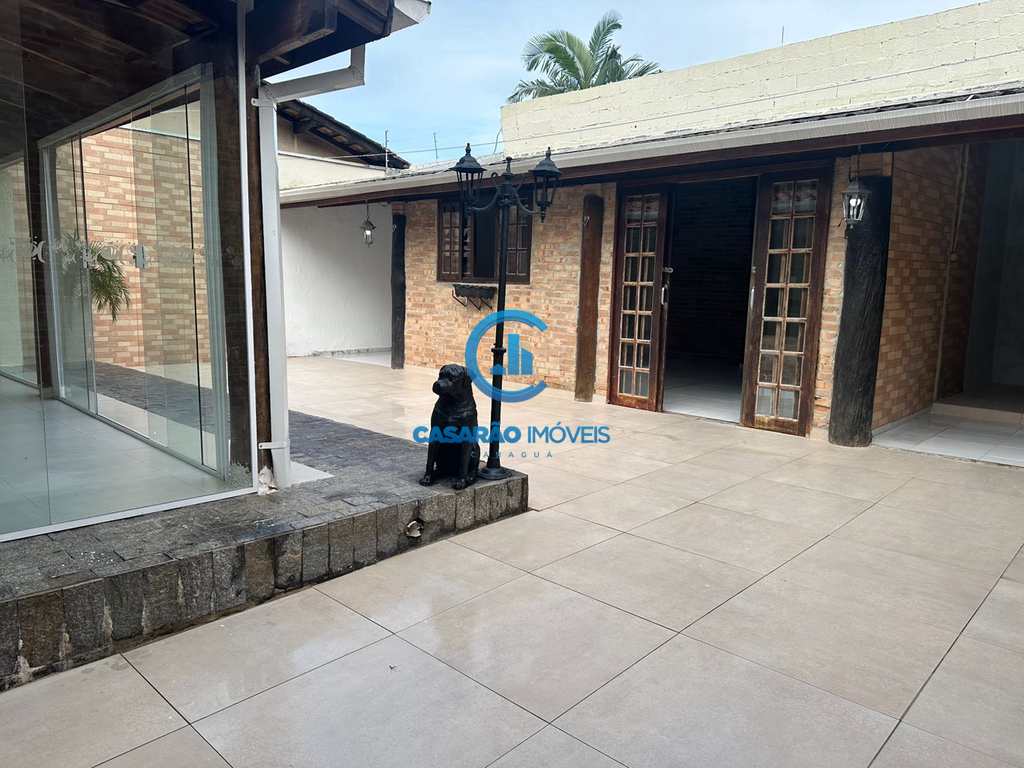 Casa em Caraguatatuba, no bairro Martim de Sá