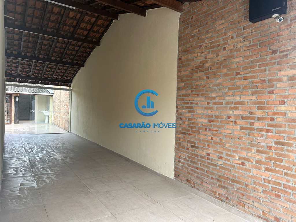 Casa em Caraguatatuba, no bairro Martim de Sá