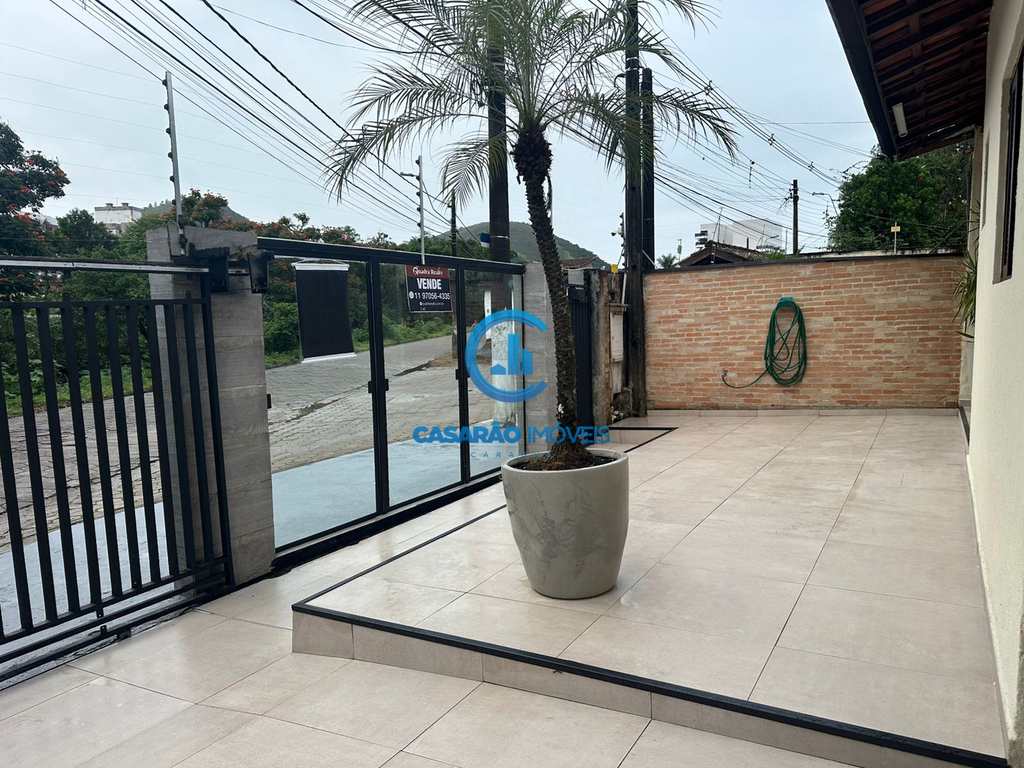 Casa em Caraguatatuba, no bairro Martim de Sá