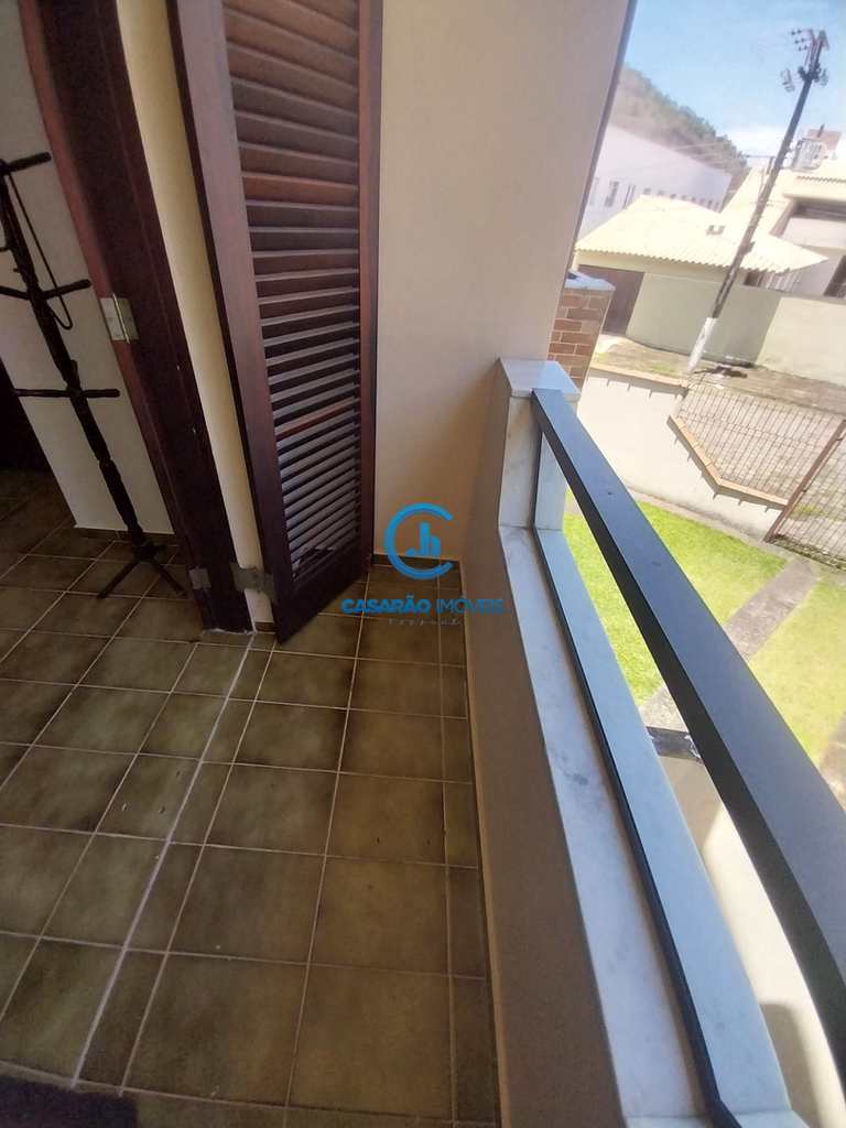 Sobrado de Condomínio em Caraguatatuba, no bairro Martim de Sá