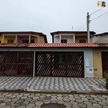 Sobrado em Mongaguá, bairro Itaóca