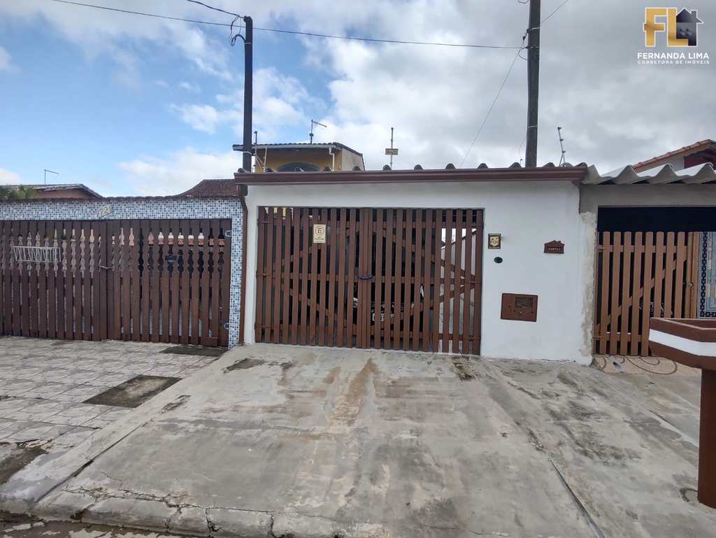 Casa em Mongaguá, no bairro Itaóca