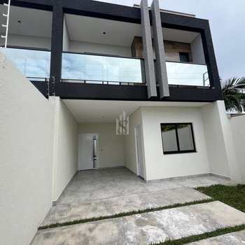 Sobrado em São José dos Pinhais, bairro Centro