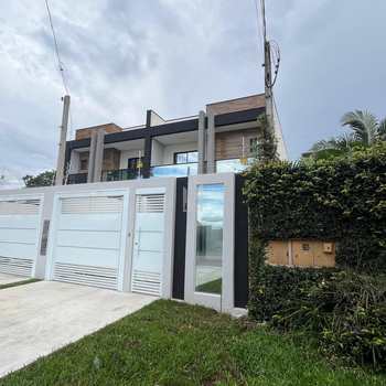 Sobrado em São José dos Pinhais, bairro Centro