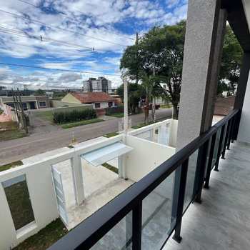Sobrado em São José dos Pinhais, bairro Centro
