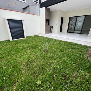 Sobrado em São José dos Pinhais, bairro Centro