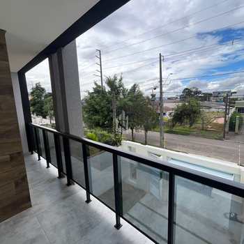 Sobrado em São José dos Pinhais, bairro Centro