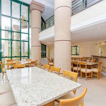 Apartamento em Curitiba, bairro Centro