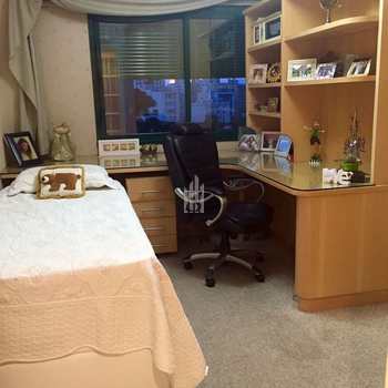 Apartamento em Curitiba, bairro Centro