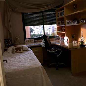 Apartamento em Curitiba, bairro Centro