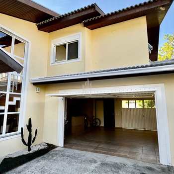 Sobrado em São José dos Pinhais, bairro Aristocrata