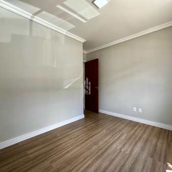 Apartamento em São José dos Pinhais, bairro Colônia Rio Grande