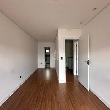 Sobrado em São José dos Pinhais, bairro Cruzeiro