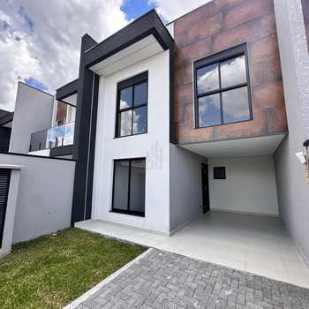Sobrado em São José dos Pinhais, bairro Cruzeiro